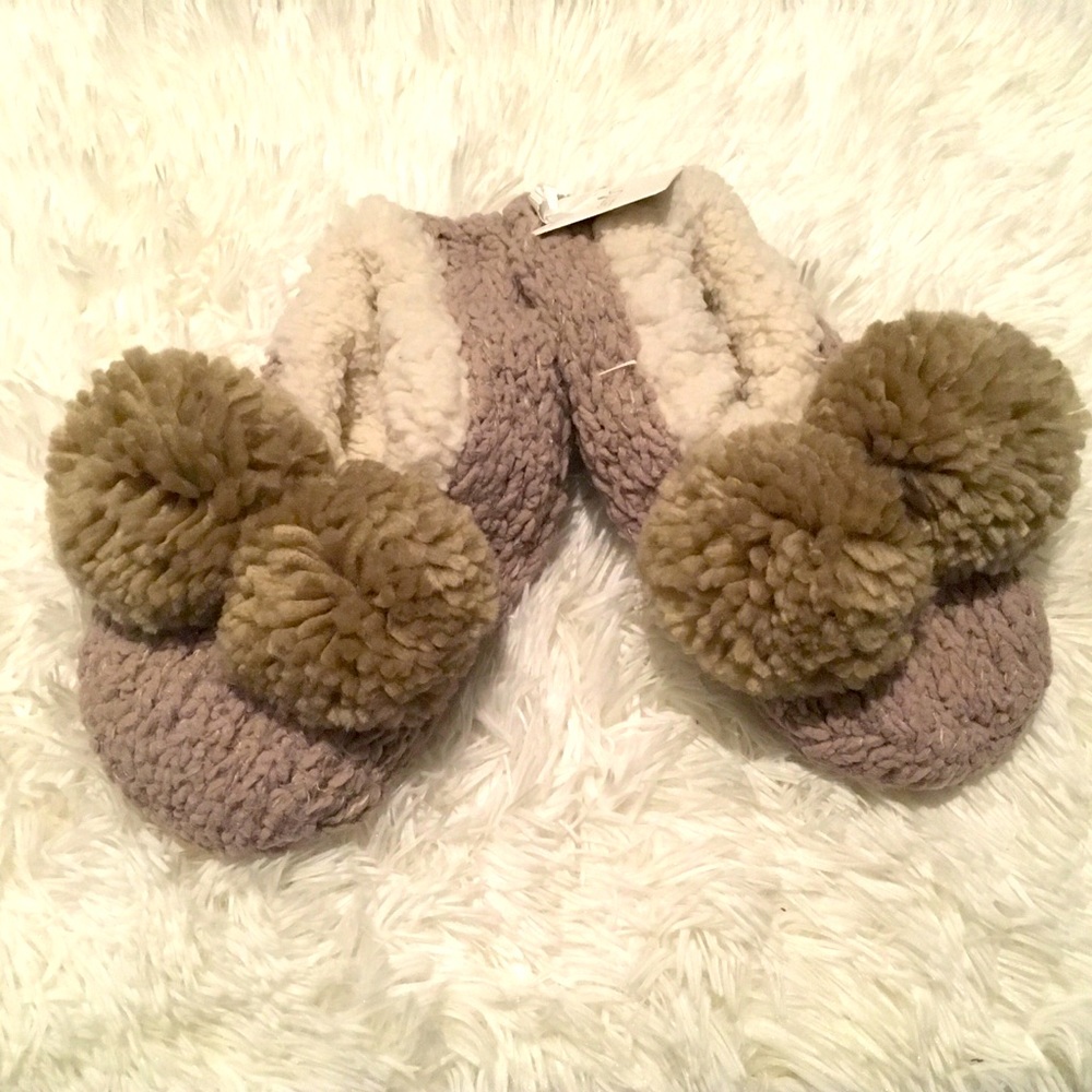 Lemon collection warm slippers with grip one sz NWT